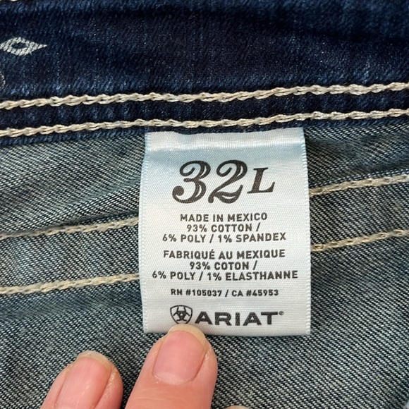 NWOT Ariat Ruby mid rise dark blue denim flare jeans with pocket embellishments - Picture 11 of 12